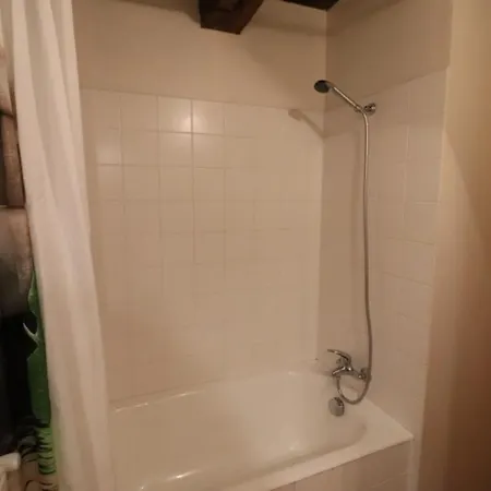 Semesterbostad Maison De Caractere Pres Des Volcans D'auvergne, 3 Chambres, Grand Jardin, Animaux Admis, Internet. - Fr-1-742-390