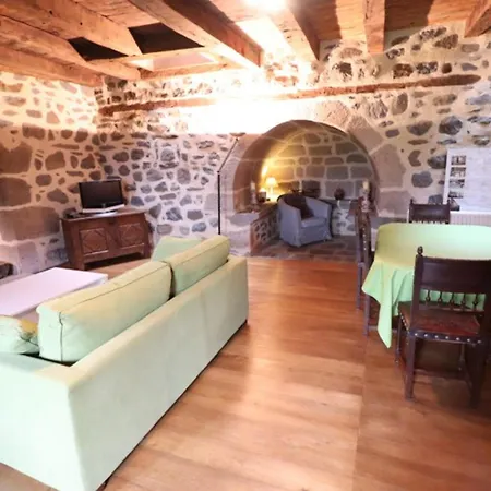 Maison De Caractere Pres Des Volcans D'auvergne, 3 Chambres, Grand Jardin, Animaux Admis, Internet. - Fr-1-742-390 Semesterbostad