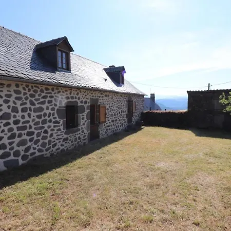 Maison De Caractere Pres Des Volcans D'auvergne, 3 Chambres, Grand Jardin, Animaux Admis, Internet. - Fr-1-742-390 *