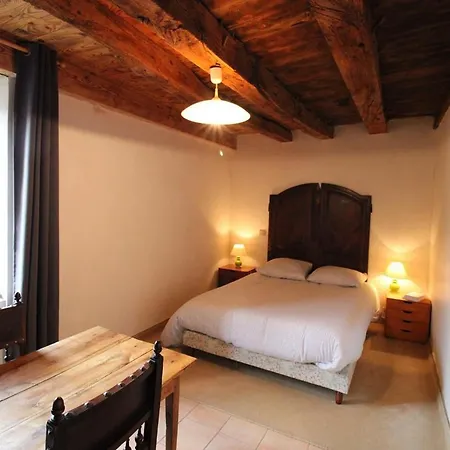 Maison De Caractere Pres Des Volcans D'auvergne, 3 Chambres, Grand Jardin, Animaux Admis, Internet. - Fr-1-742-390 *