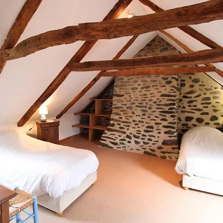 Maison De Caractere Pres Des Volcans D'auvergne, 3 Chambres, Grand Jardin, Animaux Admis, Internet. - Fr-1-742-390 Sainte-Eulalie (Auvergne)