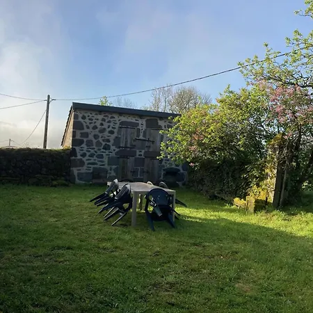 Semesterbostad Maison De Caractere Pres Des Volcans D'auvergne, 3 Chambres, Grand Jardin, Animaux Admis, Internet. - Fr-1-742-390 Sainte-Eulalie (Auvergne)
