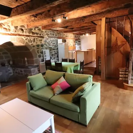Semesterbostad Maison De Caractere Pres Des Volcans D'auvergne, 3 Chambres, Grand Jardin, Animaux Admis, Internet. - Fr-1-742-390