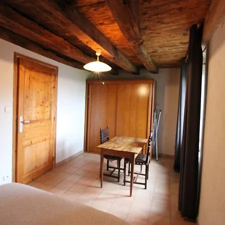 Semesterbostad Maison De Caractere Pres Des Volcans D'auvergne, 3 Chambres, Grand Jardin, Animaux Admis, Internet. - Fr-1-742-390 *
