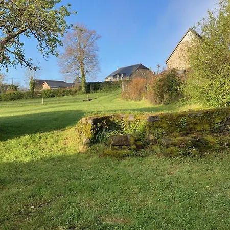 Maison De Caractere Pres Des Volcans D'auvergne, 3 Chambres, Grand Jardin, Animaux Admis, Internet. - Fr-1-742-390 Semesterbostad *